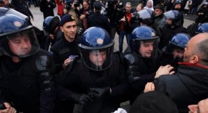 policija-privela-nekoliko-osoba-ozlijeden-fotoreporter-slika-497791