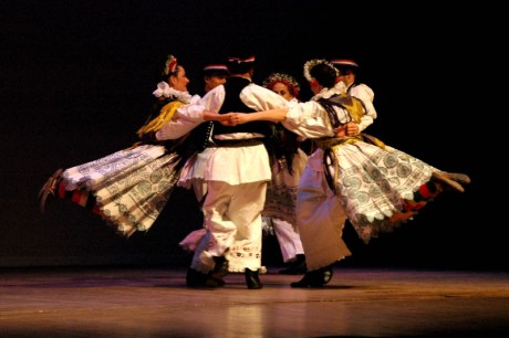 Linđo Folk Ensemble Photo:DLJI