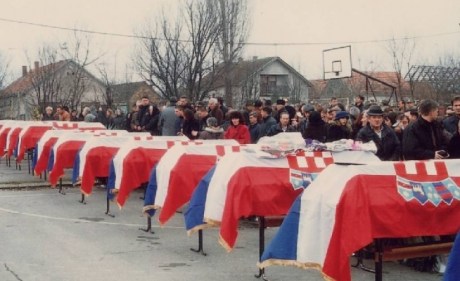 Croatia Slavonski Brod 1992 funeral of killed children photo: Udruga Travnik