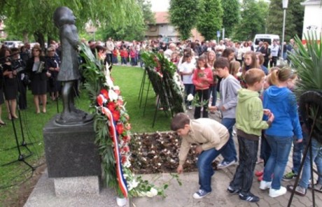 Croatia Slavonski Brod May 2013 Children remember the children  Photo: soundset.hr