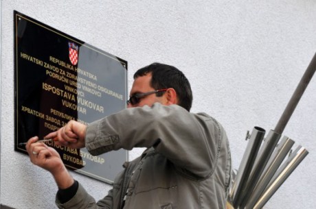 Bilingual signs with Serbian Cyrillic Removed from Vukovar's public buildings Photo: G. Panic