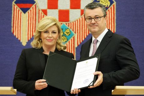 Croatian President Kolinda Grabar-KItarovic (left) and Tihomir Oreskovic, Croatian Prime Minister Designate (right) 23 December 2015 Photo: AFP
