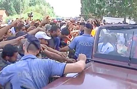 Croatian border late 2015 inundated with refugees/migrants