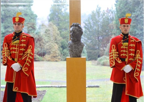 Franjo Tudjman's bust at Office of the President of Croatia in ceremony of unveiling 19 February 2016 Photo: www.predsjednica.hr