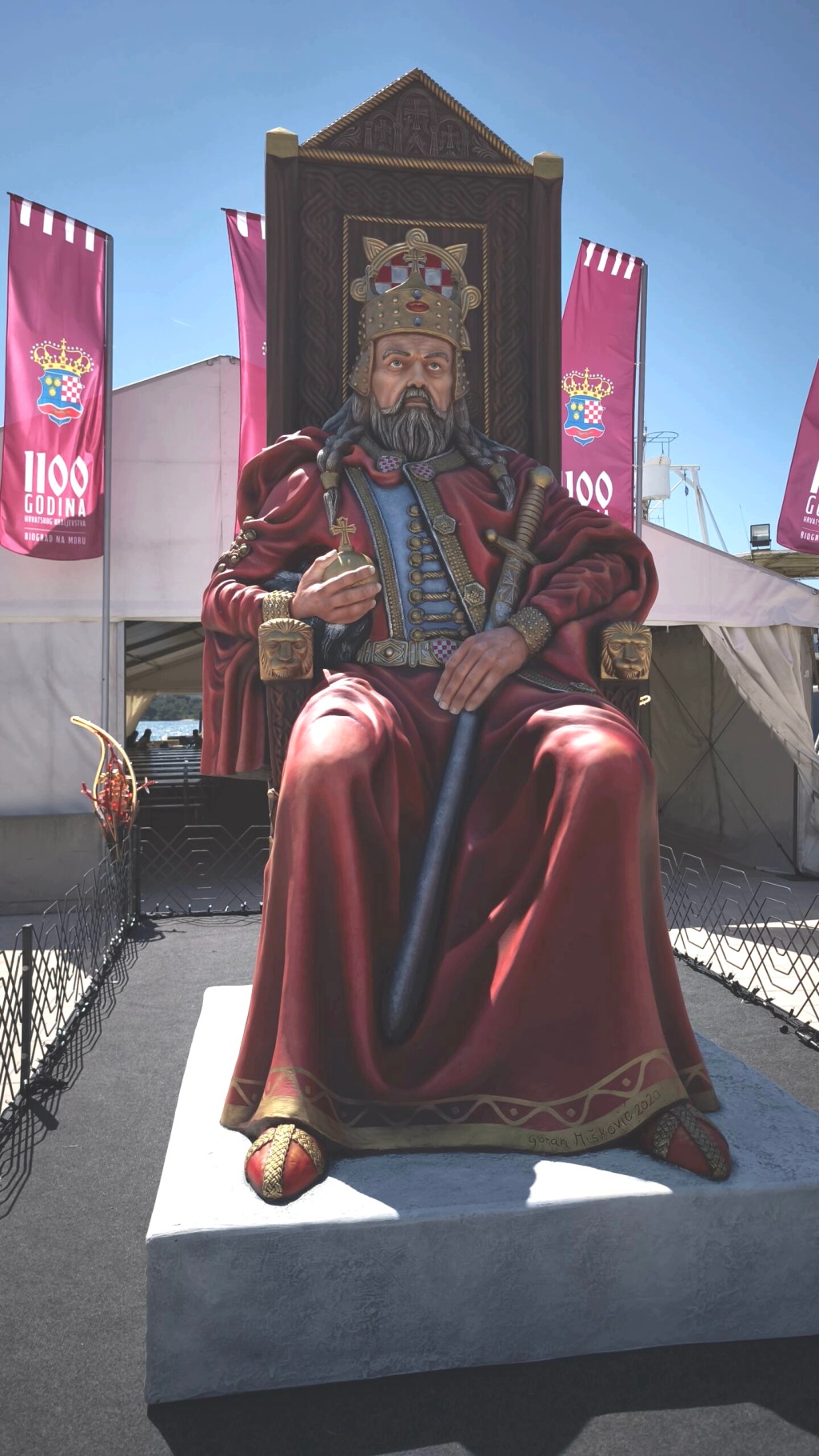 Croatia and Croats in the Sign of the&nbsp;Crown